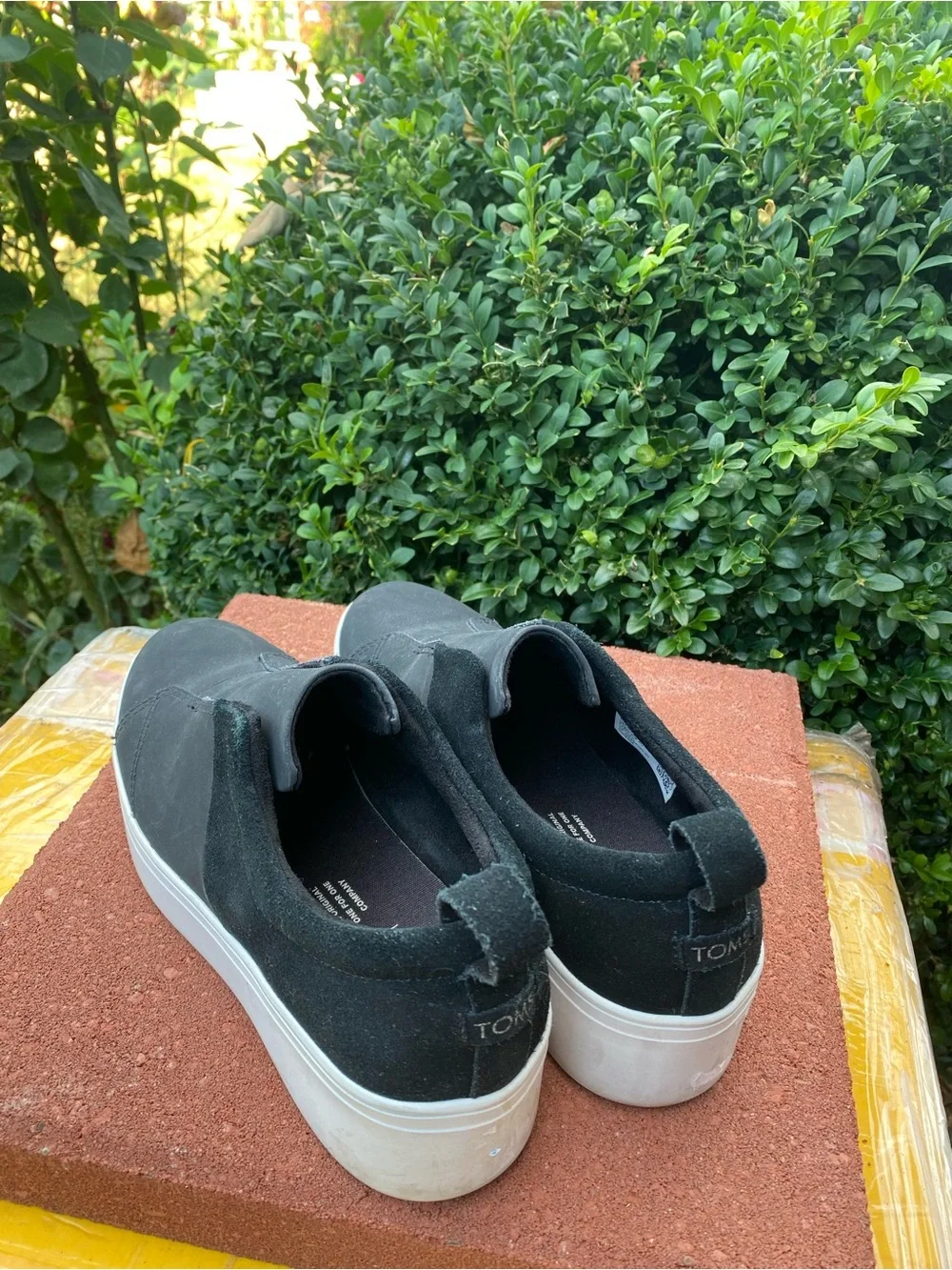 Toms Women’s Black Slip-On Platform Sneakers Size 6.5